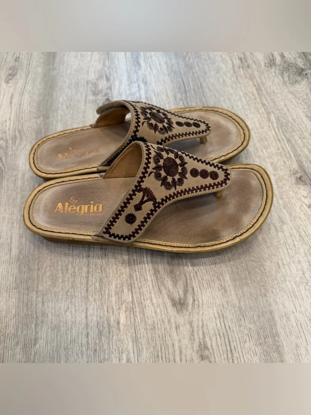 Alegria by PG Lite Embroidered Leather Thong Sandals Size 38‎